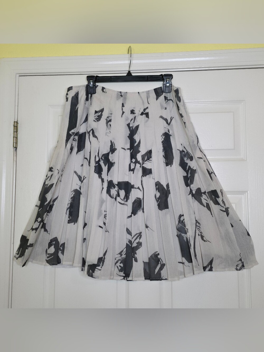 Emanuel Ungaro Black Pleated Floral Skirt Cotton Silk Blend